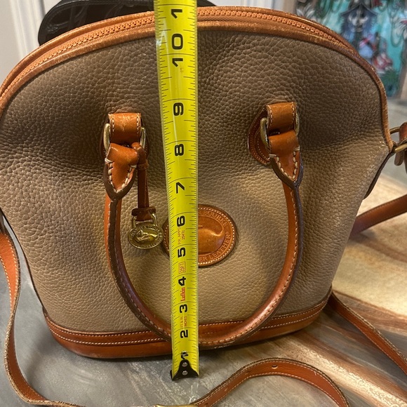 Dooney & Bourke- Classic Tan Leather Handbag - Picture 9 of 13
